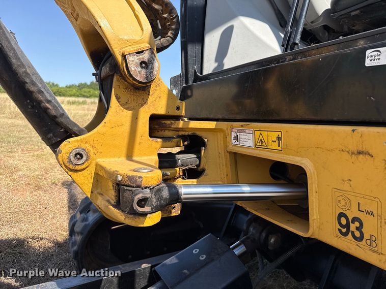 image for item FC4177 2015 Caterpillar 302.7DCR mini excavator