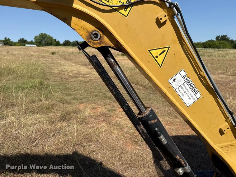 image for item FC4177 2015 Caterpillar 302.7DCR mini excavator
