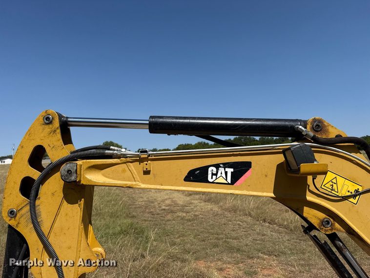 image for item FC4177 2015 Caterpillar 302.7DCR mini excavator