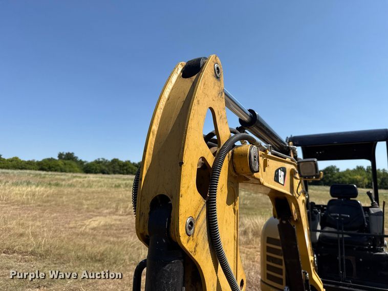 image for item FC4177 2015 Caterpillar 302.7DCR mini excavator