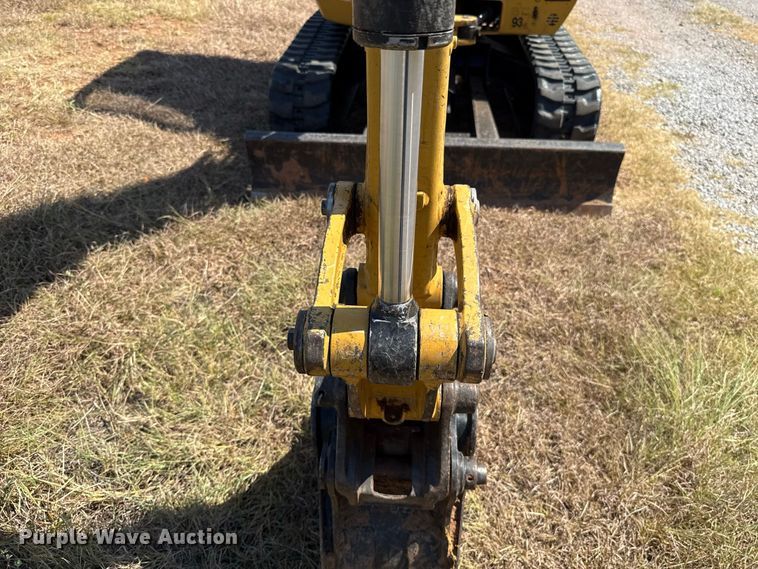 image for item FC4177 2015 Caterpillar 302.7DCR mini excavator