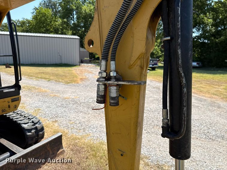 image for item FC4177 2015 Caterpillar 302.7DCR mini excavator