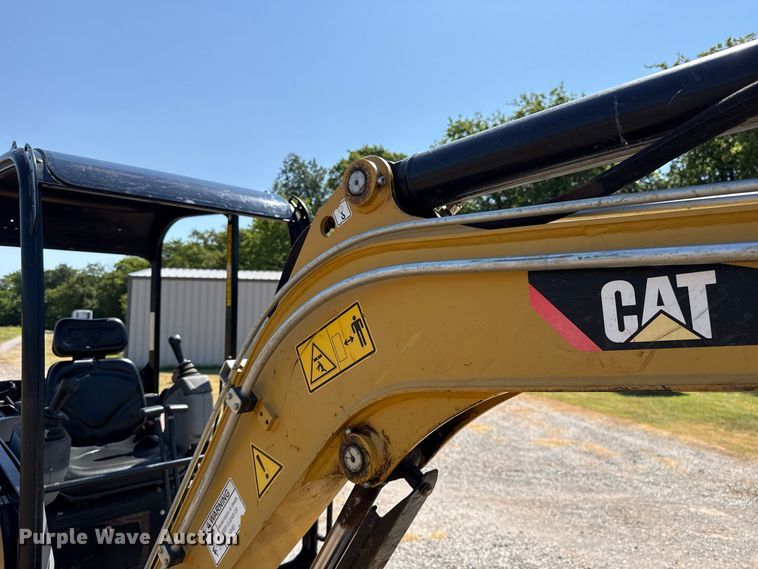 image for item FC4177 2015 Caterpillar 302.7DCR mini excavator