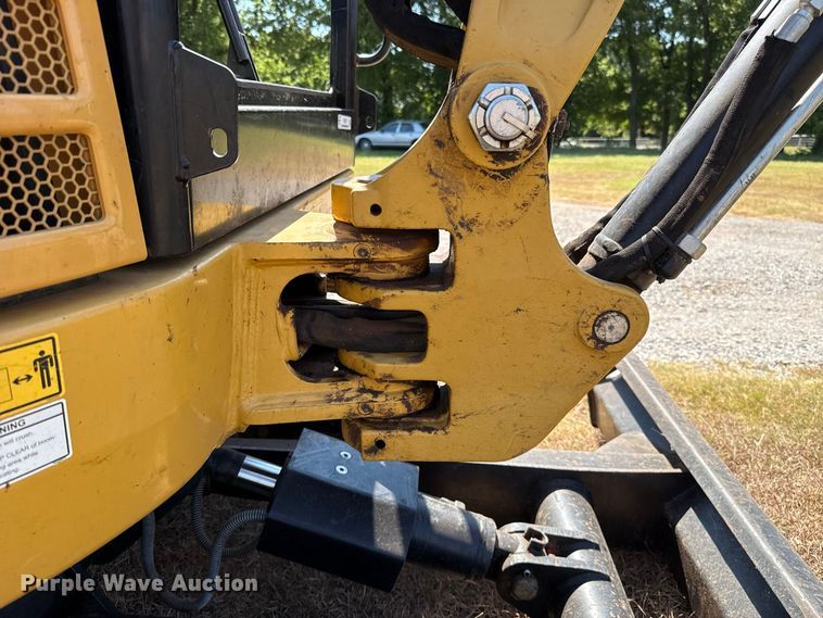 image for item FC4177 2015 Caterpillar 302.7DCR mini excavator