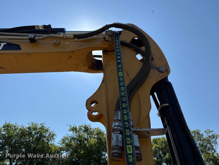image for item FC4177 2015 Caterpillar 302.7DCR mini excavator
