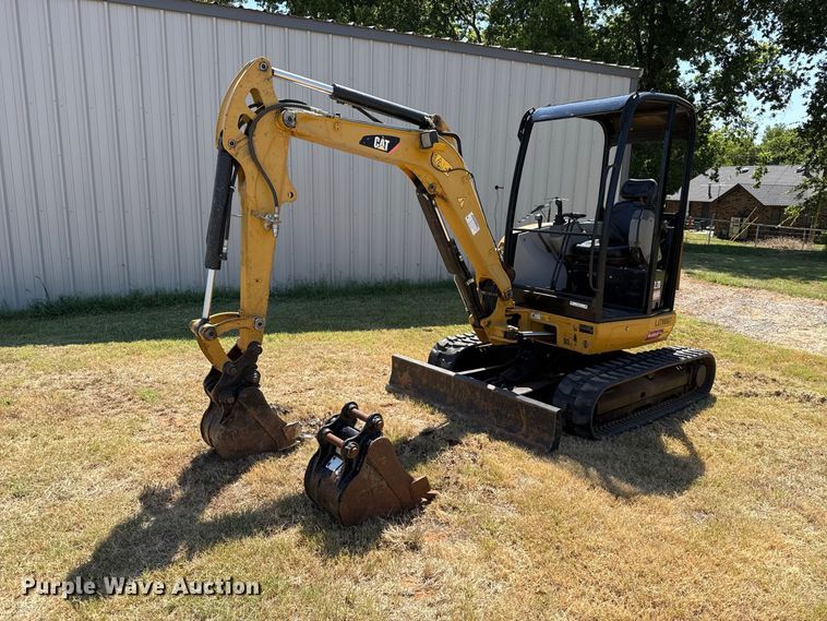 image for item FC4177 2015 Caterpillar 302.7DCR mini excavator