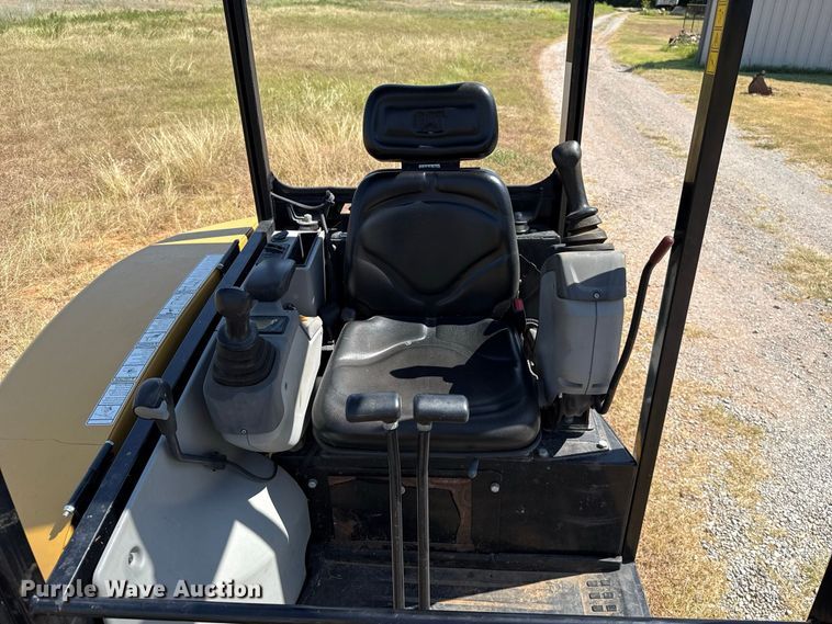 image for item FC4177 2015 Caterpillar 302.7DCR mini excavator