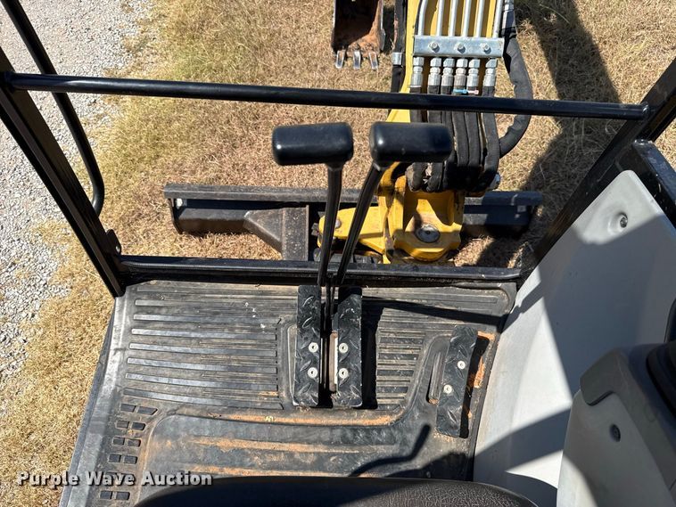 image for item FC4177 2015 Caterpillar 302.7DCR mini excavator