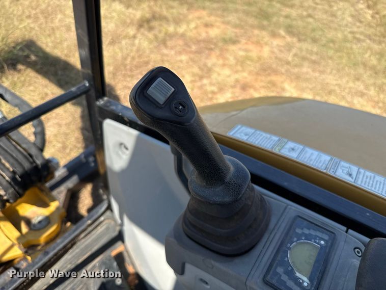 image for item FC4177 2015 Caterpillar 302.7DCR mini excavator