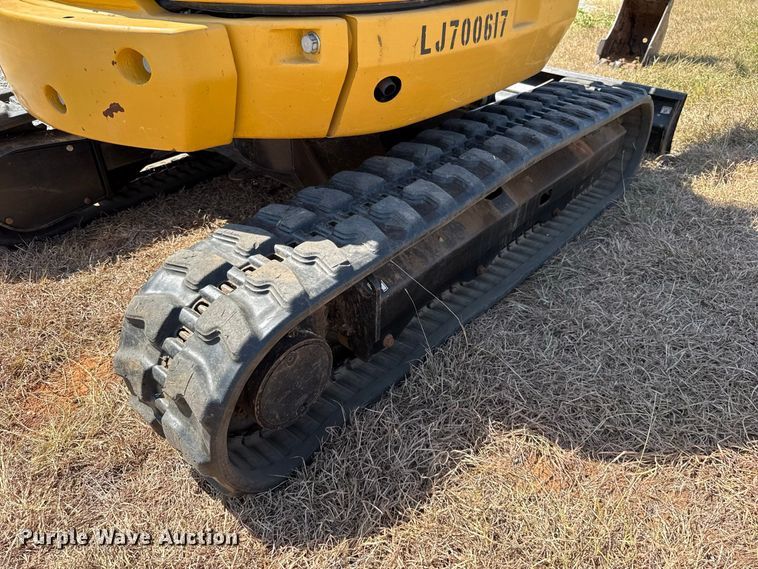 image for item FC4177 2015 Caterpillar 302.7DCR mini excavator