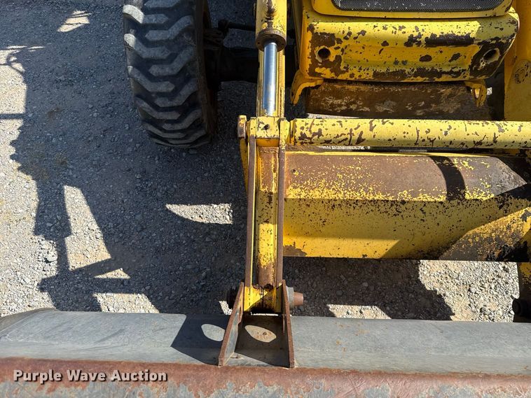 image for item FC4194 2005 New Holland LB75B backhoe