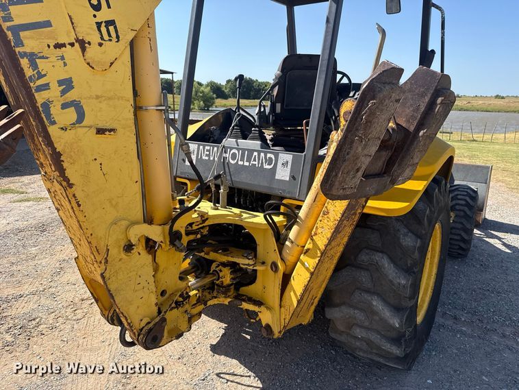 image for item FC4194 2005 New Holland LB75B backhoe