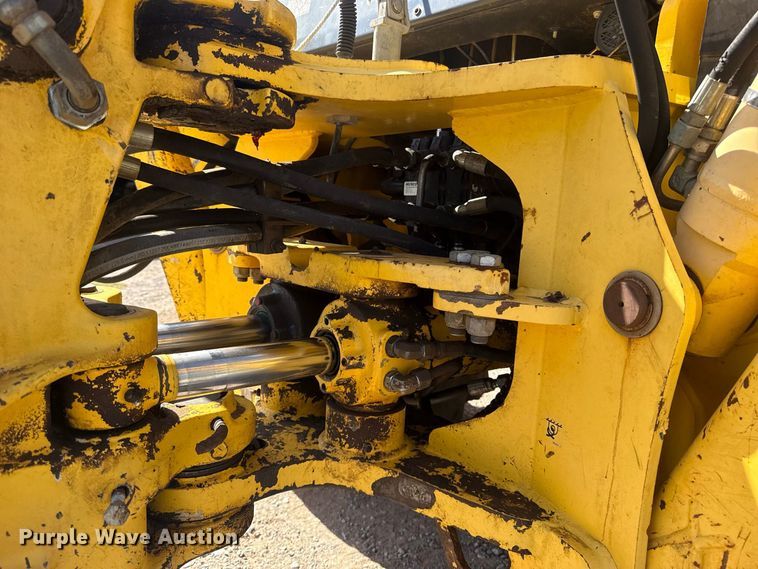 image for item FC4194 2005 New Holland LB75B backhoe
