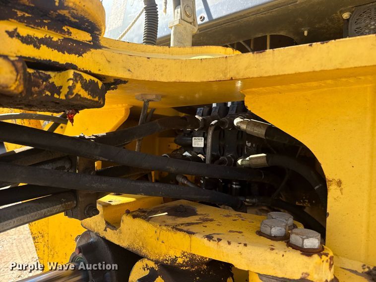 image for item FC4194 2005 New Holland LB75B backhoe