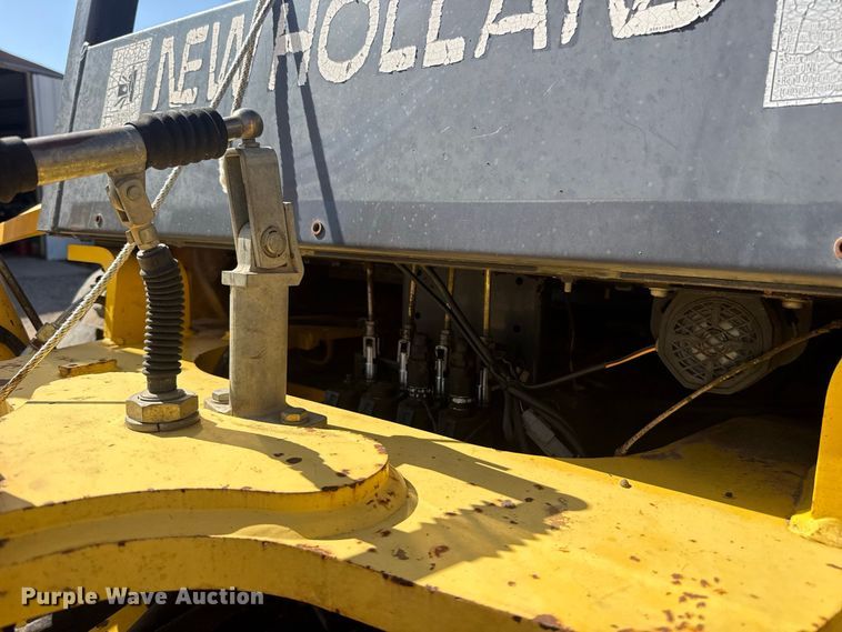 image for item FC4194 2005 New Holland LB75B backhoe