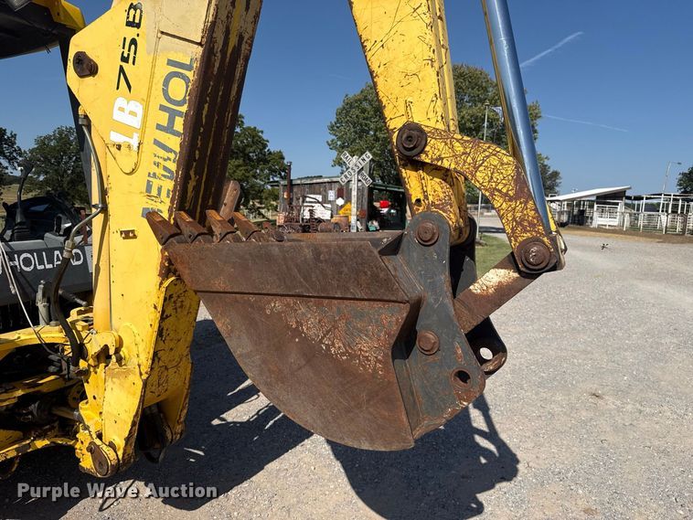 image for item FC4194 2005 New Holland LB75B backhoe