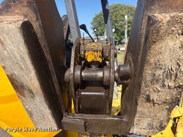 image for item FC4194 2005 New Holland LB75B backhoe