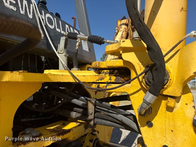 image for item FC4194 2005 New Holland LB75B backhoe