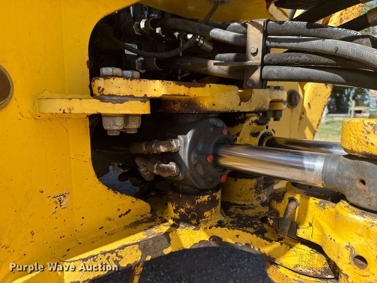 image for item FC4194 2005 New Holland LB75B backhoe