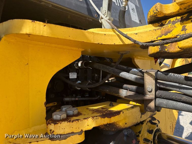 image for item FC4194 2005 New Holland LB75B backhoe
