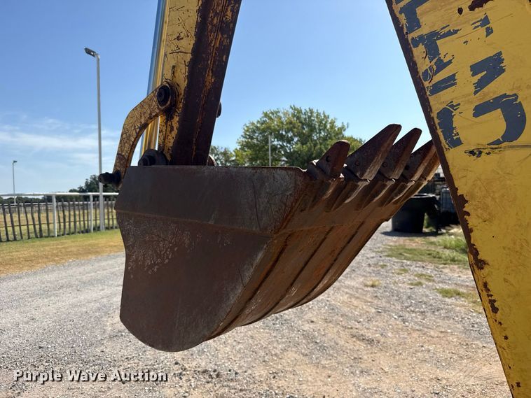 image for item FC4194 2005 New Holland LB75B backhoe