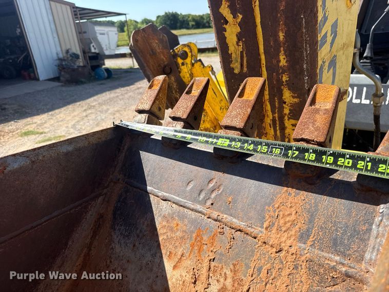 image for item FC4194 2005 New Holland LB75B backhoe