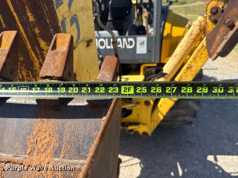 image for item FC4194 2005 New Holland LB75B backhoe