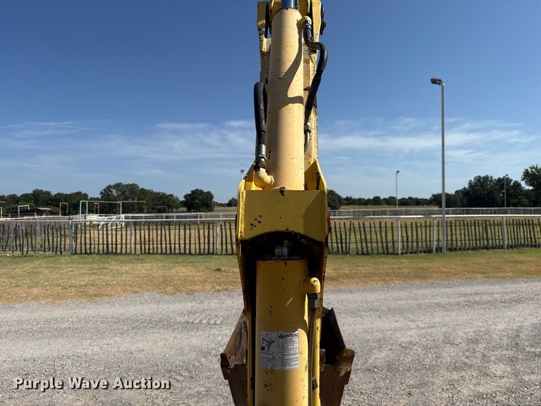 image for item FC4194 2005 New Holland LB75B backhoe