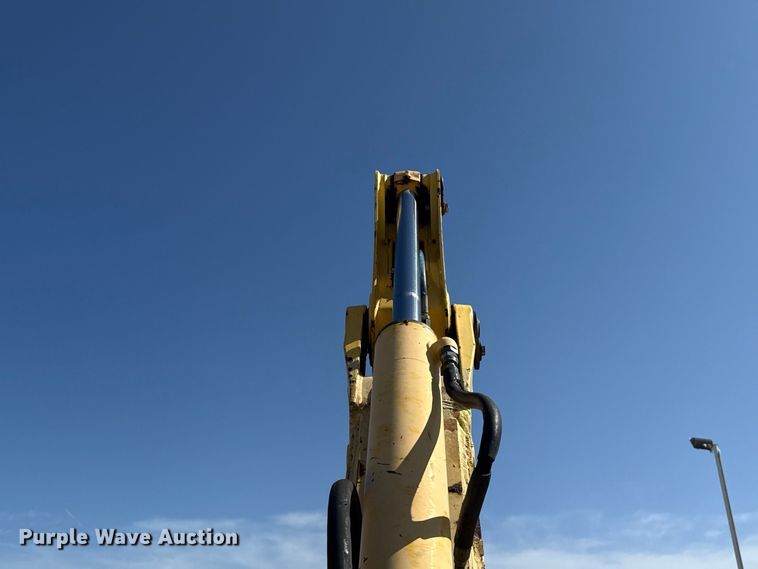 image for item FC4194 2005 New Holland LB75B backhoe