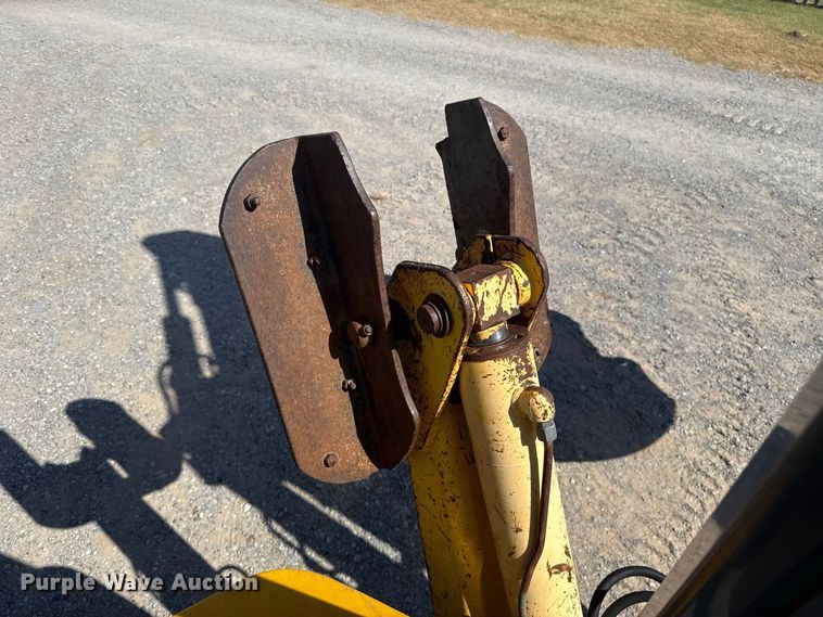 image for item FC4194 2005 New Holland LB75B backhoe