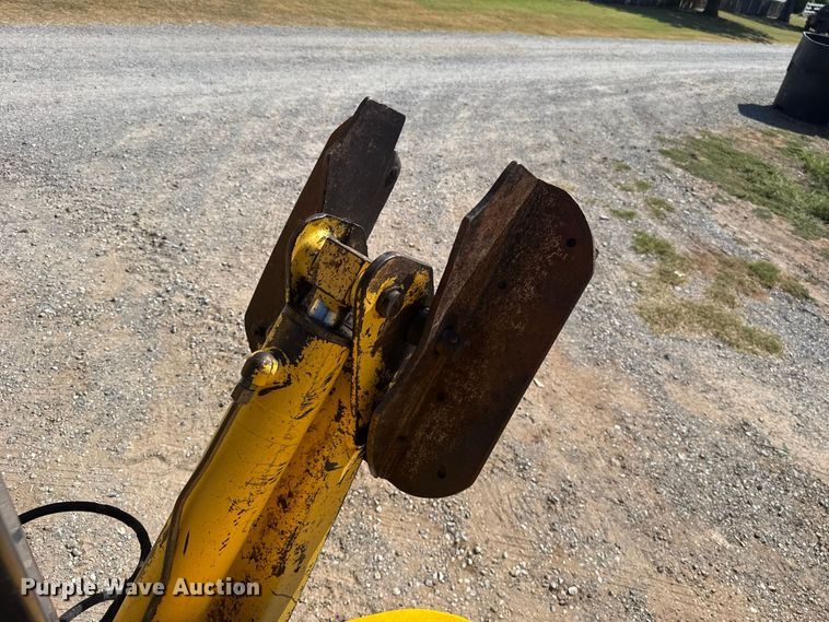 image for item FC4194 2005 New Holland LB75B backhoe