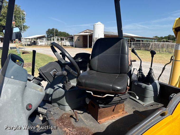 image for item FC4194 2005 New Holland LB75B backhoe