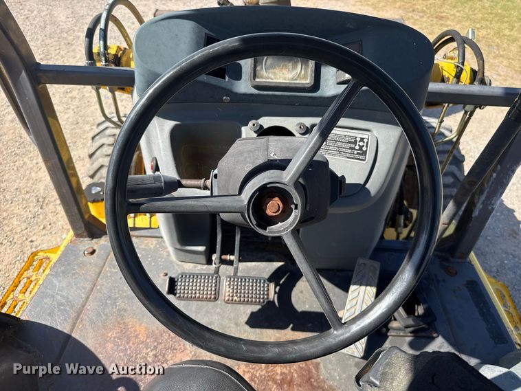 image for item FC4194 2005 New Holland LB75B backhoe