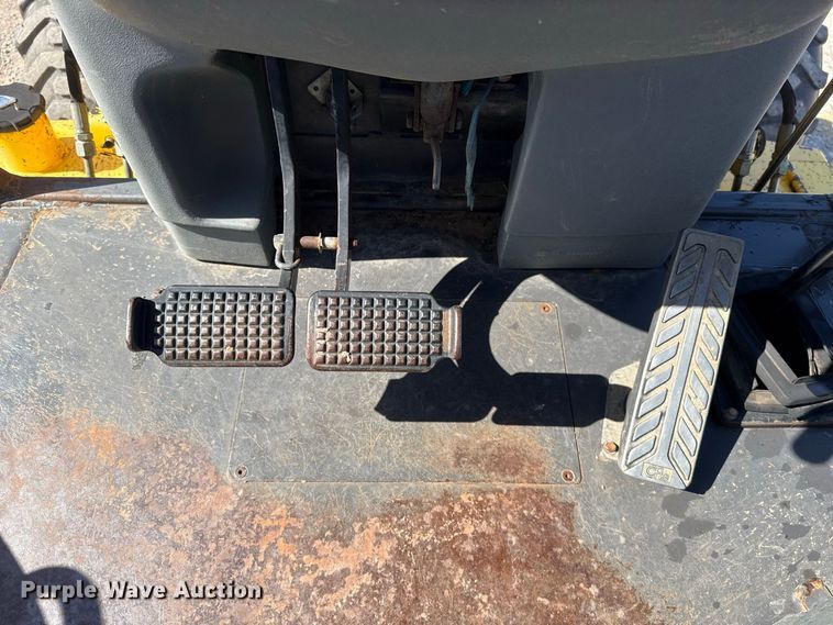 image for item FC4194 2005 New Holland LB75B backhoe