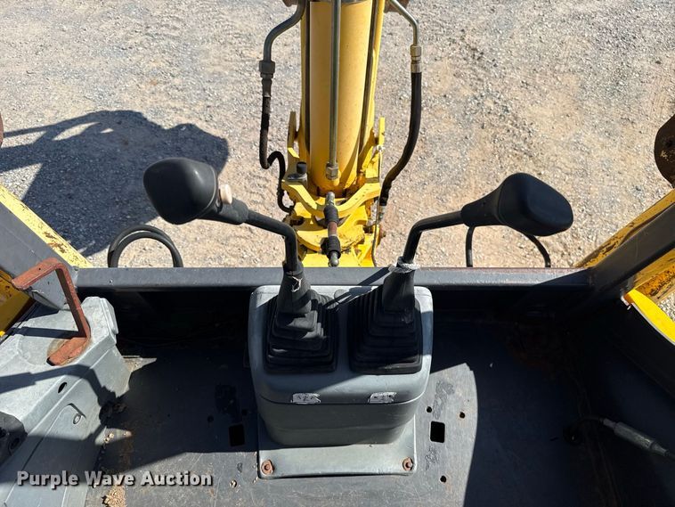 image for item FC4194 2005 New Holland LB75B backhoe