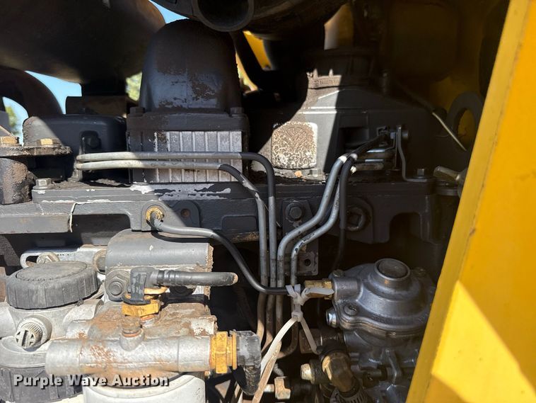 image for item FC4194 2005 New Holland LB75B backhoe