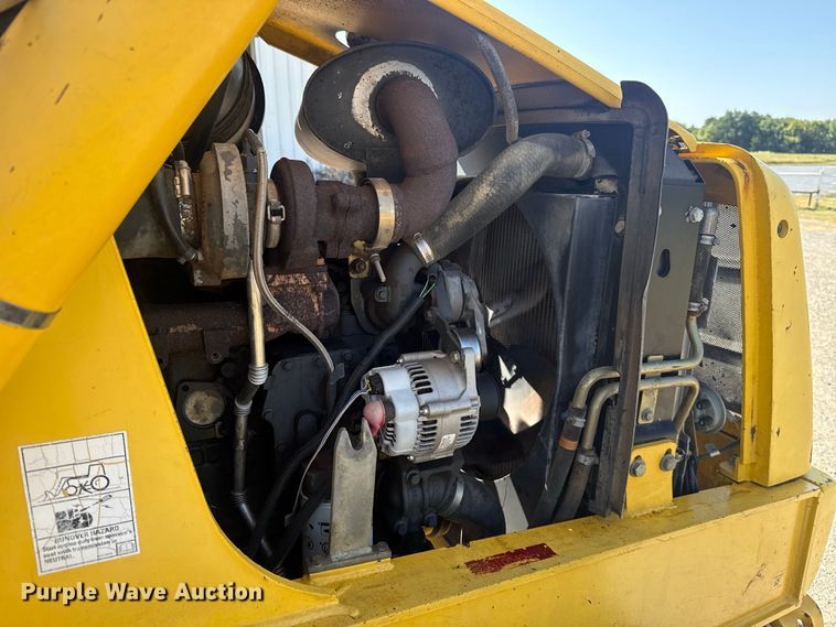 image for item FC4194 2005 New Holland LB75B backhoe