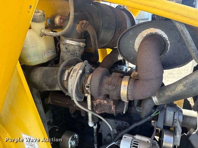 image for item FC4194 2005 New Holland LB75B backhoe