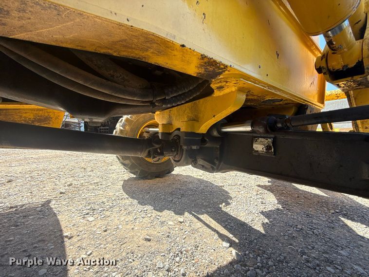 image for item FC4194 2005 New Holland LB75B backhoe