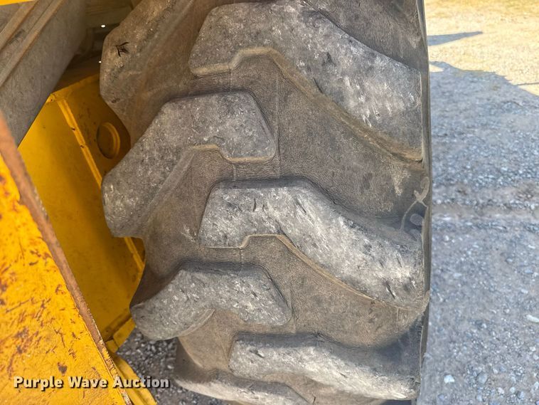 image for item FC4194 2005 New Holland LB75B backhoe