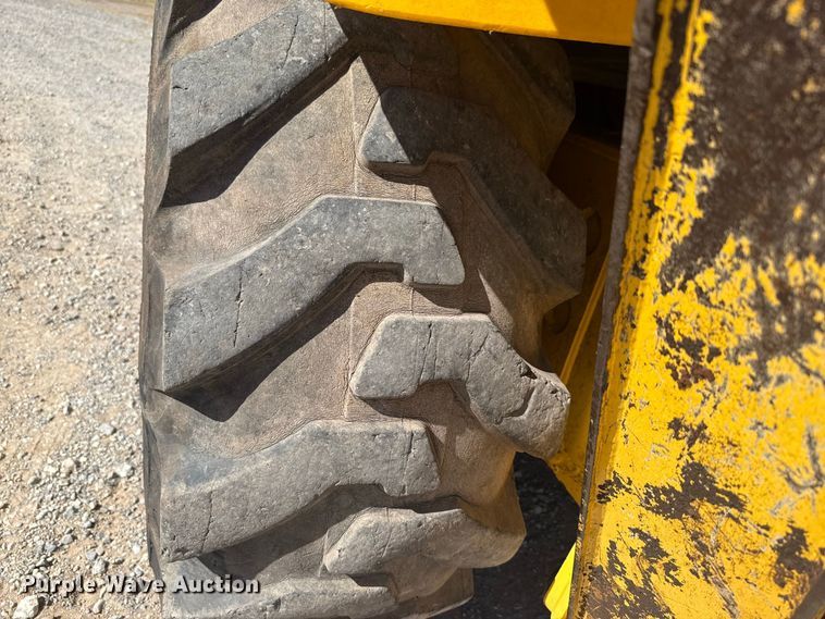 image for item FC4194 2005 New Holland LB75B backhoe