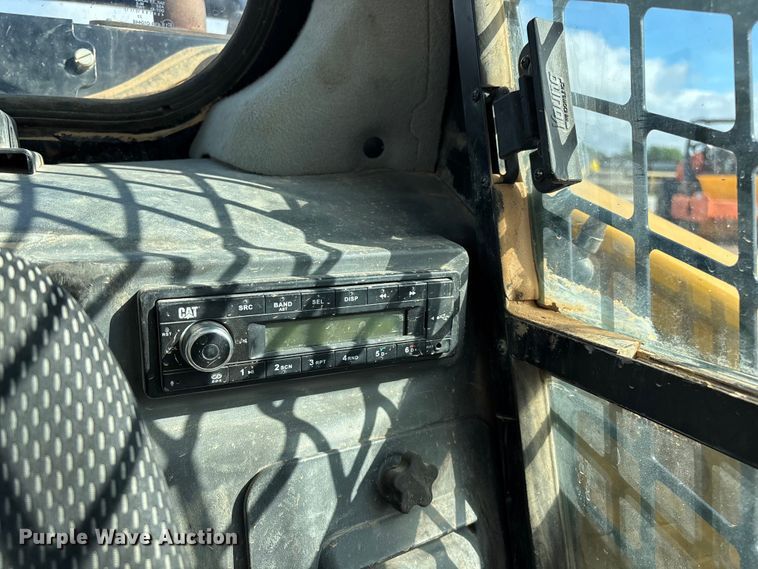 image for item FG0418 2021 Caterpillar 299D3 tracked skid steer loader