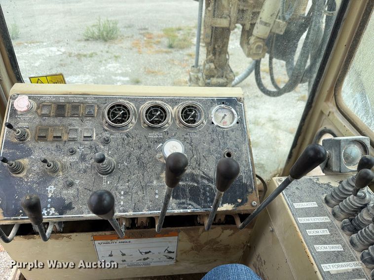 image for item FH6330 Ingersoll Rand ECM470 crawler drill