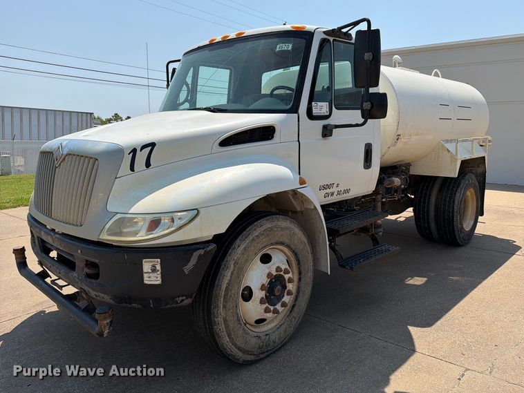 2005 International 4200 water truck
