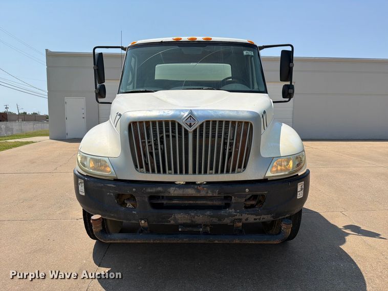 image for item FI0343 2005 International 4200 water truck