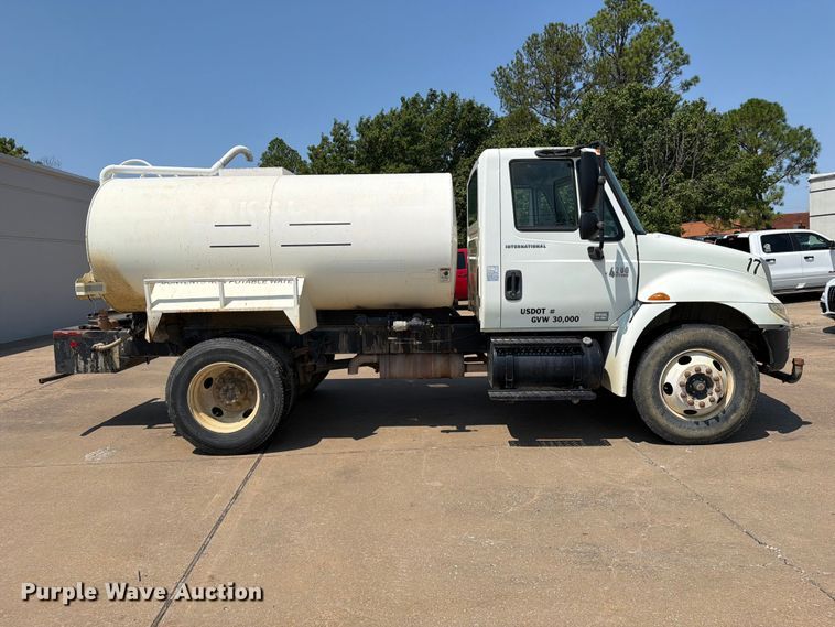 image for item FI0343 2005 International 4200 water truck