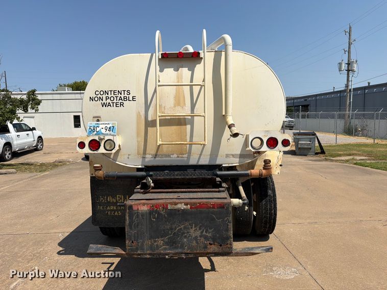 image for item FI0343 2005 International 4200 water truck