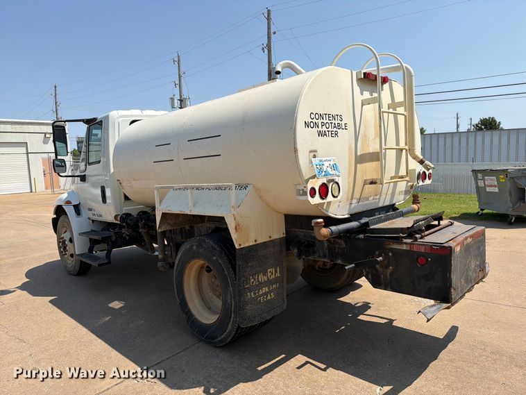 image for item FI0343 2005 International 4200 water truck