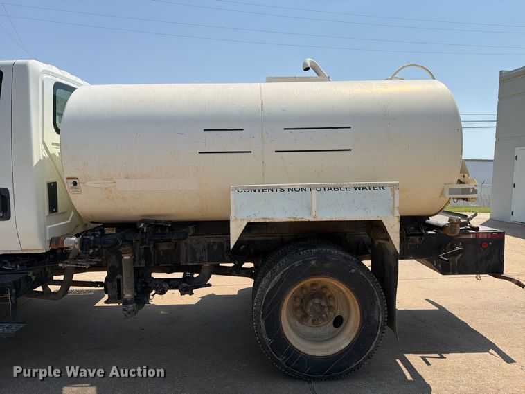 image for item FI0343 2005 International 4200 water truck