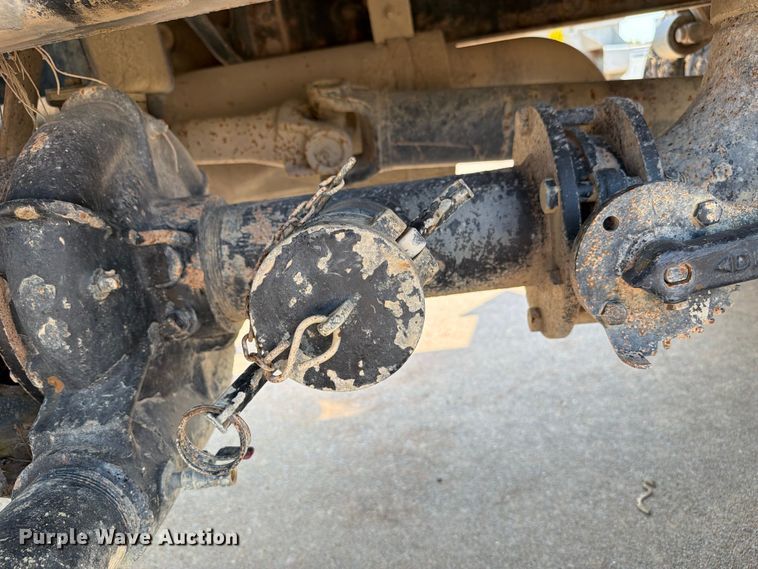 image for item FI0343 2005 International 4200 water truck